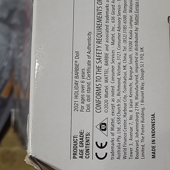 Holiday Barbie - Picture 5 of 7